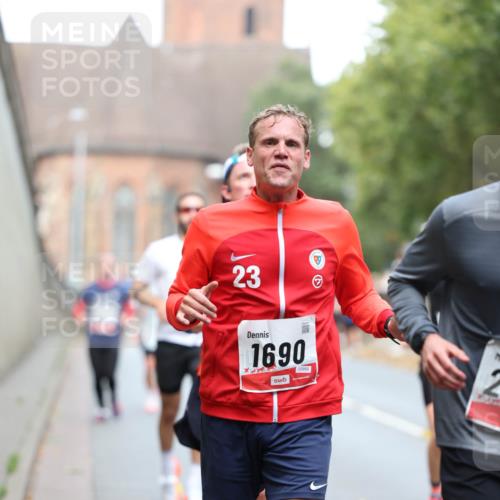 05.10.2025 - 20. swb-Marathon Bremen Michael Strokosch http://msf.ph/oto/9214667 05.10.2025 12:38:03 Laufen 23, 1690, 00956, 333 meine-sportfotos.de