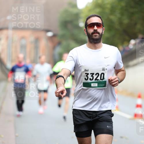 05.10.2025 - 20. swb-Marathon Bremen Michael Strokosch http://msf.ph/oto/9214672 05.10.2025 12:38:05 Laufen 3320 meine-sportfotos.de