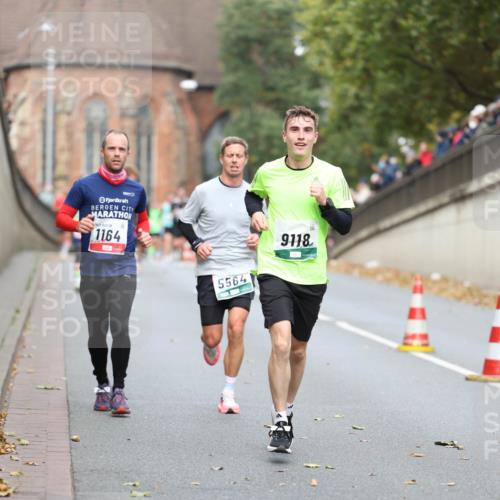 05.10.2025 - 20. swb-Marathon Bremen Michael Strokosch http://msf.ph/oto/9214676 05.10.2025 12:38:07 Laufen 1164, 5564, 9118 meine-sportfotos.de