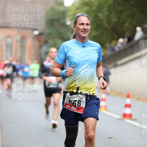 05.10.2025 - 20. swb-Marathon Bremen Michael Strokosch http://msf.ph/oto/9214692 05.10.2025 12:38:17 Laufen 0164, 66 meine-sportfotos.de