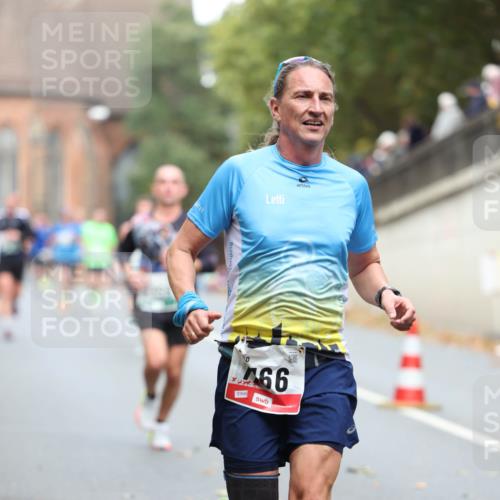05.10.2025 - 20. swb-Marathon Bremen Michael Strokosch http://msf.ph/oto/9214693 05.10.2025 12:38:17 Laufen 0, 0164, 66 meine-sportfotos.de
