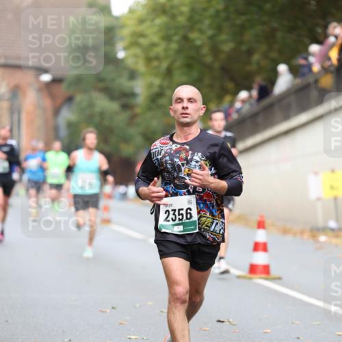 05.10.2025 - 20. swb-Marathon Bremen Michael Strokosch http://msf.ph/oto/9214694 05.10.2025 12:38:18 Laufen 2356 meine-sportfotos.de