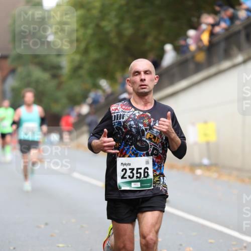 05.10.2025 - 20. swb-Marathon Bremen Michael Strokosch http://msf.ph/oto/9214696 05.10.2025 12:38:19 Laufen 2356 meine-sportfotos.de