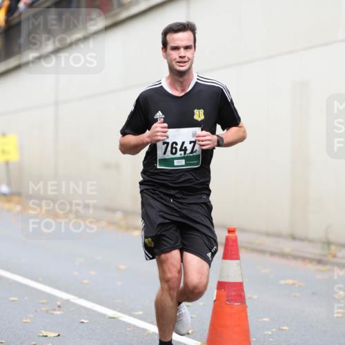 05.10.2025 - 20. swb-Marathon Bremen Michael Strokosch http://msf.ph/oto/9214699 05.10.2025 12:38:22 Laufen 7647 meine-sportfotos.de