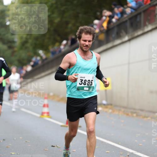 05.10.2025 - 20. swb-Marathon Bremen Michael Strokosch http://msf.ph/oto/9214700 05.10.2025 12:38:22 Laufen 3885 meine-sportfotos.de