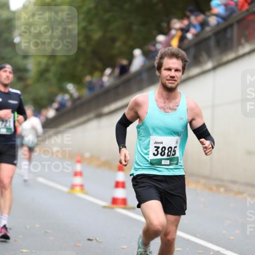 05.10.2025 - 20. swb-Marathon Bremen Michael Strokosch http://msf.ph/oto/9214701 05.10.2025 12:38:23 Laufen 3885 meine-sportfotos.de
