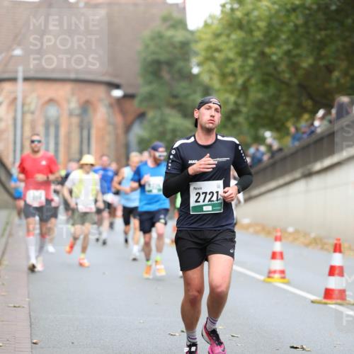 05.10.2025 - 20. swb-Marathon Bremen Michael Strokosch http://msf.ph/oto/9214702 05.10.2025 12:38:23 Laufen 2721 meine-sportfotos.de