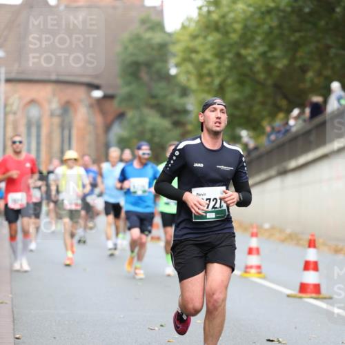 05.10.2025 - 20. swb-Marathon Bremen Michael Strokosch http://msf.ph/oto/9214703 05.10.2025 12:38:24 Laufen 721 meine-sportfotos.de