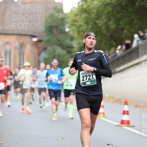 05.10.2025 - 20. swb-Marathon Bremen Michael Strokosch http://msf.ph/oto/9214704 05.10.2025 12:38:24 Laufen 2721 meine-sportfotos.de