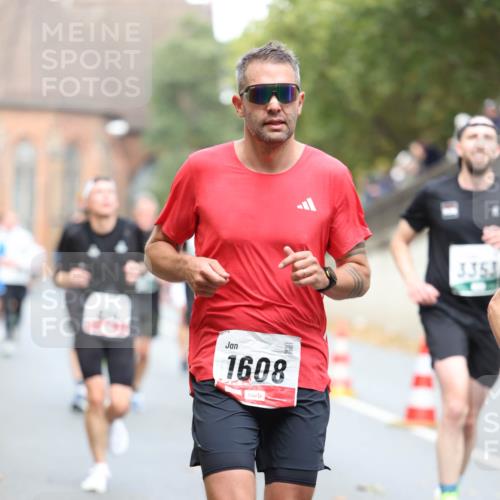 05.10.2025 - 20. swb-Marathon Bremen Michael Strokosch http://msf.ph/oto/9214713 05.10.2025 12:38:30 Laufen 1608, 3353 meine-sportfotos.de