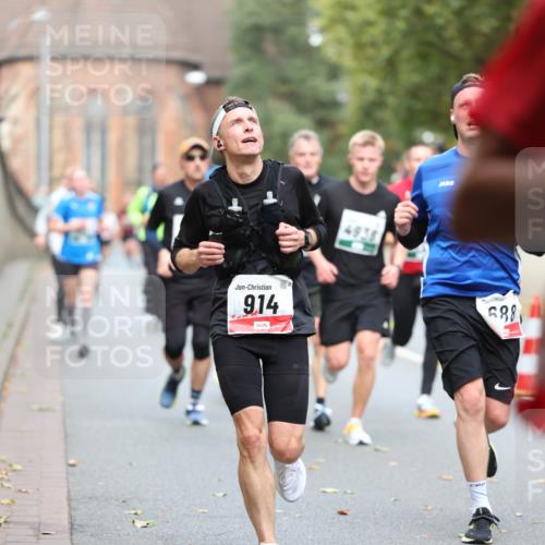 05.10.2025 - 20. swb-Marathon Bremen Michael Strokosch http://msf.ph/oto/9214716 05.10.2025 12:38:32 Laufen 9, 14, 4938, 688 meine-sportfotos.de