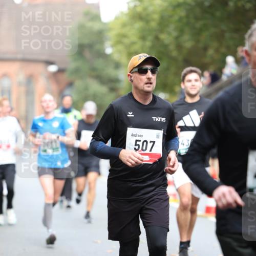 05.10.2025 - 20. swb-Marathon Bremen Michael Strokosch http://msf.ph/oto/9214726 05.10.2025 12:38:35 Laufen 507 meine-sportfotos.de