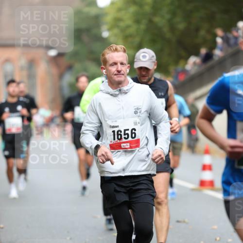05.10.2025 - 20. swb-Marathon Bremen Michael Strokosch http://msf.ph/oto/9214732 05.10.2025 12:38:38 Laufen 01148, 1656 meine-sportfotos.de