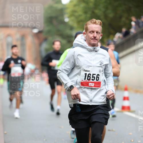 05.10.2025 - 20. swb-Marathon Bremen Michael Strokosch http://msf.ph/oto/9214733 05.10.2025 12:38:38 Laufen 01148, 1656 meine-sportfotos.de