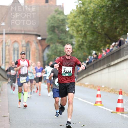 05.10.2025 - 20. swb-Marathon Bremen Michael Strokosch http://msf.ph/oto/9214741 05.10.2025 12:38:48 Laufen 3228 meine-sportfotos.de