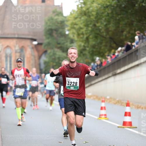 05.10.2025 - 20. swb-Marathon Bremen Michael Strokosch http://msf.ph/oto/9214743 05.10.2025 12:38:48 Laufen 3228 meine-sportfotos.de