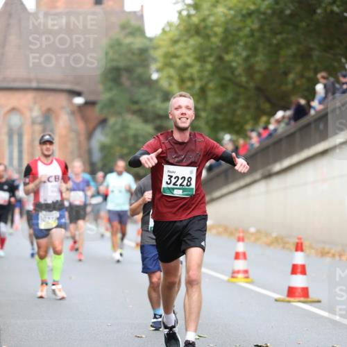 05.10.2025 - 20. swb-Marathon Bremen Michael Strokosch http://msf.ph/oto/9214744 05.10.2025 12:38:48 Laufen 3228 meine-sportfotos.de