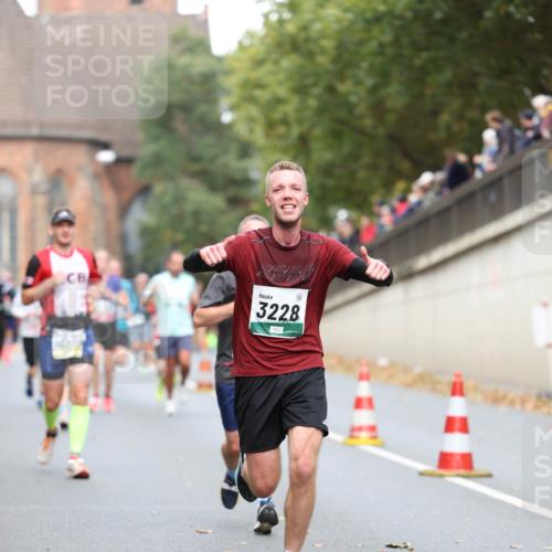 05.10.2025 - 20. swb-Marathon Bremen Michael Strokosch http://msf.ph/oto/9214745 05.10.2025 12:38:49 Laufen 3228 meine-sportfotos.de