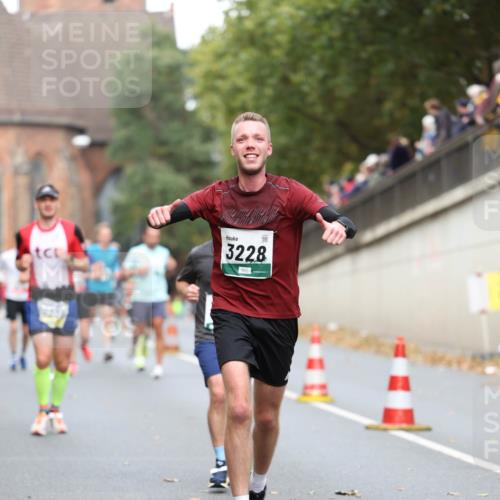 05.10.2025 - 20. swb-Marathon Bremen Michael Strokosch http://msf.ph/oto/9214746 05.10.2025 12:38:49 Laufen 3228 meine-sportfotos.de