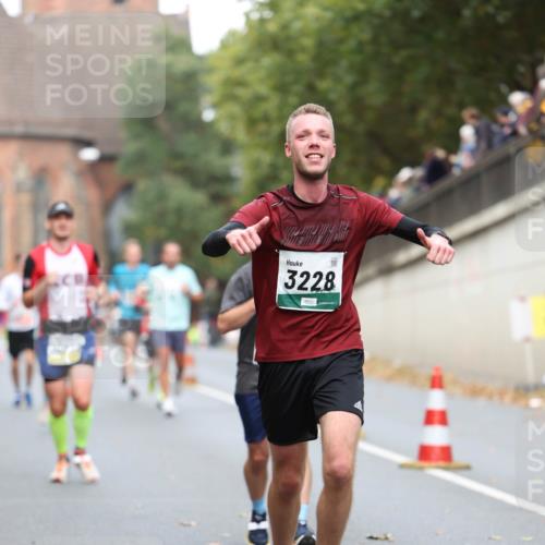 05.10.2025 - 20. swb-Marathon Bremen Michael Strokosch http://msf.ph/oto/9214747 05.10.2025 12:38:49 Laufen 3228 meine-sportfotos.de