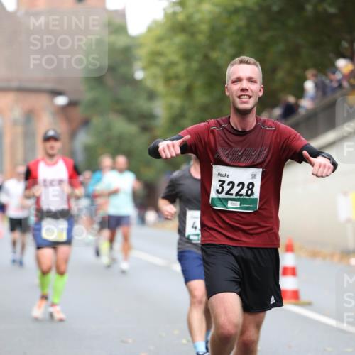 05.10.2025 - 20. swb-Marathon Bremen Michael Strokosch http://msf.ph/oto/9214748 05.10.2025 12:38:49 Laufen 4, 3228 meine-sportfotos.de