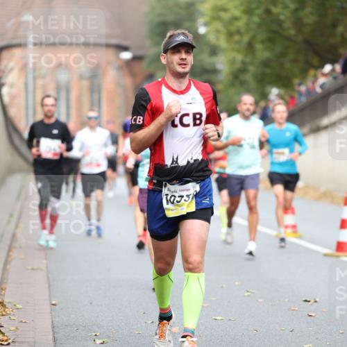 05.10.2025 - 20. swb-Marathon Bremen Michael Strokosch http://msf.ph/oto/9214752 05.10.2025 12:38:52 Laufen 1035 meine-sportfotos.de