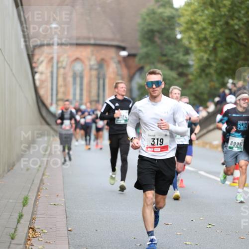 05.10.2025 - 20. swb-Marathon Bremen Michael Strokosch http://msf.ph/oto/9214760 05.10.2025 12:38:57 Laufen 3, 19, 8995 meine-sportfotos.de