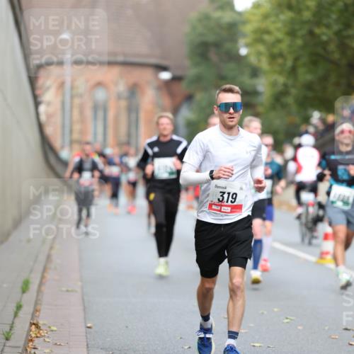 05.10.2025 - 20. swb-Marathon Bremen Michael Strokosch http://msf.ph/oto/9214761 05.10.2025 12:38:57 Laufen 3, 19, 44 meine-sportfotos.de