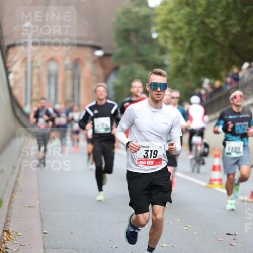 05.10.2025 - 20. swb-Marathon Bremen Michael Strokosch http://msf.ph/oto/9214762 05.10.2025 12:38:57 Laufen 3, 19, 01782, 4995 meine-sportfotos.de