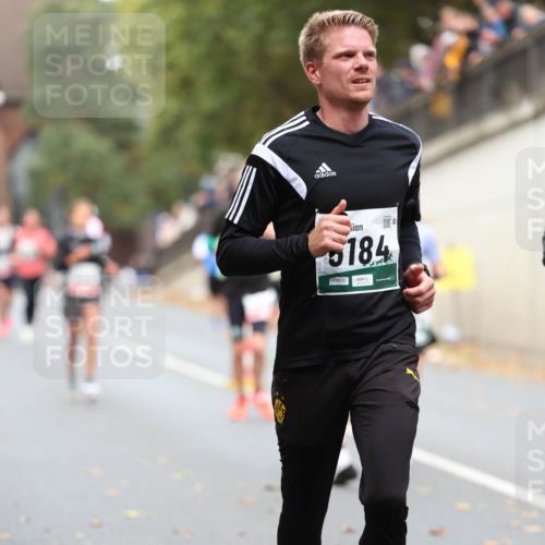 05.10.2025 - 20. swb-Marathon Bremen Michael Strokosch http://msf.ph/oto/9214769 05.10.2025 12:39:01 Laufen 184 meine-sportfotos.de