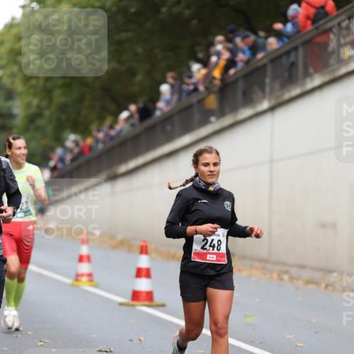 05.10.2025 - 20. swb-Marathon Bremen Michael Strokosch http://msf.ph/oto/9214775 05.10.2025 12:39:05 Laufen 248 meine-sportfotos.de