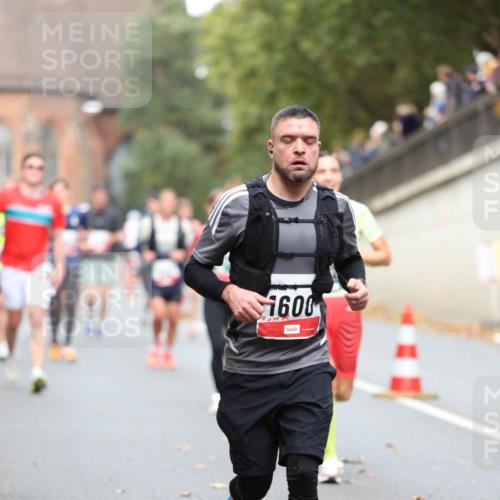 05.10.2025 - 20. swb-Marathon Bremen Michael Strokosch http://msf.ph/oto/9214777 05.10.2025 12:39:06 Laufen 1600 meine-sportfotos.de