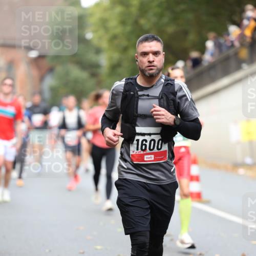 05.10.2025 - 20. swb-Marathon Bremen Michael Strokosch http://msf.ph/oto/9214778 05.10.2025 12:39:06 Laufen 1600 meine-sportfotos.de