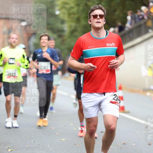 05.10.2025 - 20. swb-Marathon Bremen Michael Strokosch http://msf.ph/oto/9214784 05.10.2025 12:39:10 Laufen 2415 meine-sportfotos.de