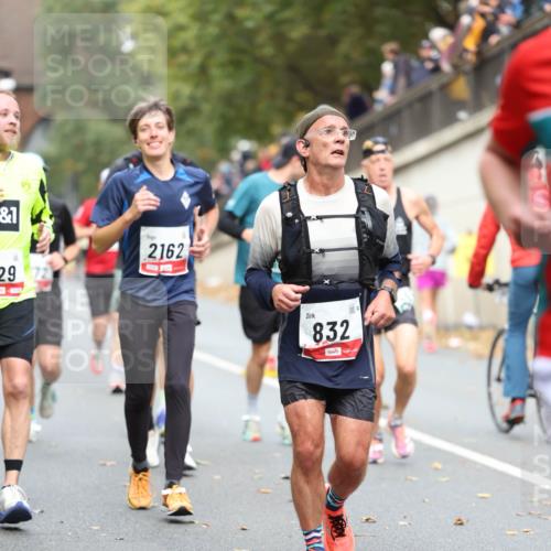 05.10.2025 - 20. swb-Marathon Bremen Michael Strokosch http://msf.ph/oto/9214785 05.10.2025 12:39:11 Laufen 1, 29, 72, 2162, 832 meine-sportfotos.de