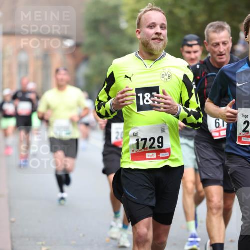 05.10.2025 - 20. swb-Marathon Bremen Michael Strokosch http://msf.ph/oto/9214790 05.10.2025 12:39:13 Laufen 20, 1, 1729, 00294, 09, 61, 2, 00286 meine-sportfotos.de