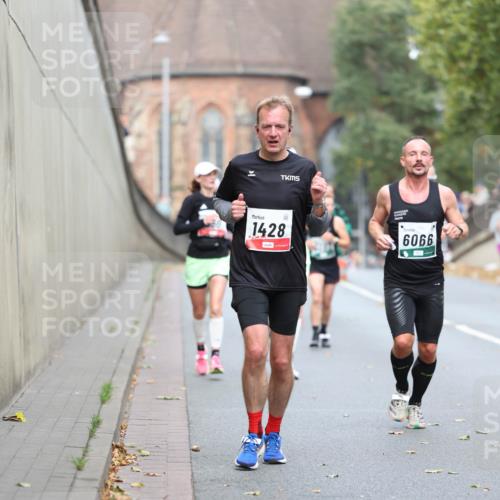 05.10.2025 - 20. swb-Marathon Bremen Michael Strokosch http://msf.ph/oto/9214799 05.10.2025 12:39:18 Laufen 1428, 6066 meine-sportfotos.de