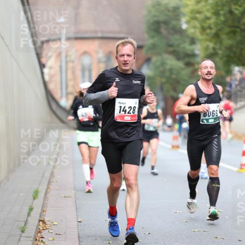 05.10.2025 - 20. swb-Marathon Bremen Michael Strokosch http://msf.ph/oto/9214801 05.10.2025 12:39:19 Laufen 1428, 6066 meine-sportfotos.de