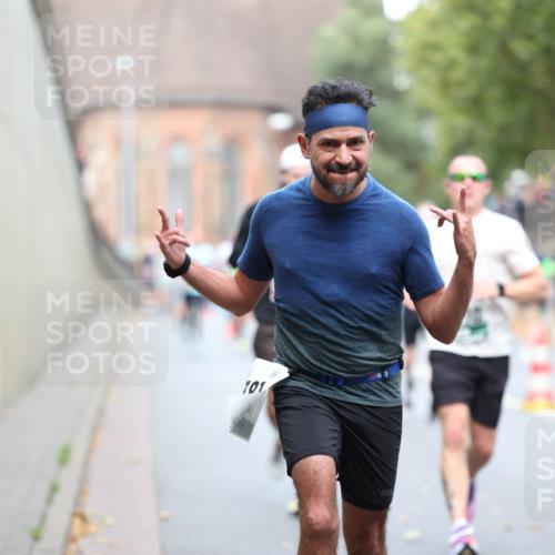 05.10.2025 - 20. swb-Marathon Bremen Michael Strokosch http://msf.ph/oto/9214813 05.10.2025 12:39:25 Laufen 101 meine-sportfotos.de