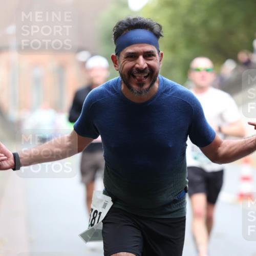 05.10.2025 - 20. swb-Marathon Bremen Michael Strokosch http://msf.ph/oto/9214815 05.10.2025 12:39:25 Laufen 81, 09 meine-sportfotos.de