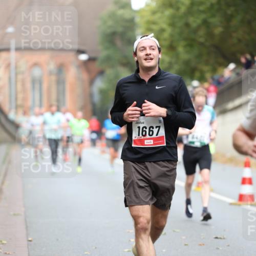05.10.2025 - 20. swb-Marathon Bremen Michael Strokosch http://msf.ph/oto/9214817 05.10.2025 12:39:26 Laufen 1667 meine-sportfotos.de