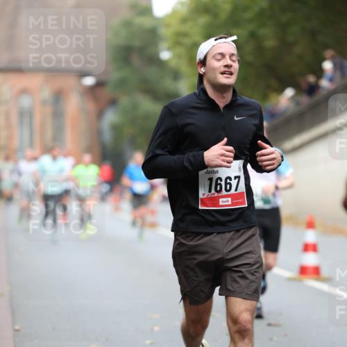 05.10.2025 - 20. swb-Marathon Bremen Michael Strokosch http://msf.ph/oto/9214819 05.10.2025 12:39:27 Laufen 1667 meine-sportfotos.de