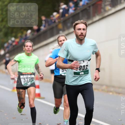 05.10.2025 - 20. swb-Marathon Bremen Michael Strokosch http://msf.ph/oto/9214823 05.10.2025 12:39:33 Laufen 329, 54, 907 meine-sportfotos.de