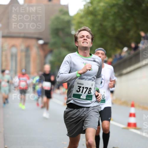 05.10.2025 - 20. swb-Marathon Bremen Michael Strokosch http://msf.ph/oto/9214829 05.10.2025 12:39:36 Laufen 3178 meine-sportfotos.de