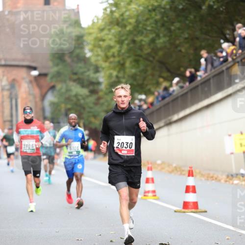 05.10.2025 - 20. swb-Marathon Bremen Michael Strokosch http://msf.ph/oto/9214834 05.10.2025 12:39:40 Laufen 6806, 510, 2030 meine-sportfotos.de