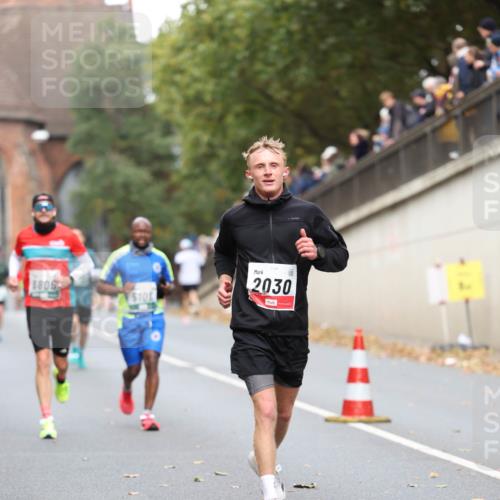 05.10.2025 - 20. swb-Marathon Bremen Michael Strokosch http://msf.ph/oto/9214836 05.10.2025 12:39:41 Laufen 806, 101, 2030 meine-sportfotos.de