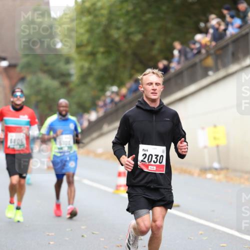 05.10.2025 - 20. swb-Marathon Bremen Michael Strokosch http://msf.ph/oto/9214838 05.10.2025 12:39:41 Laufen 4806, 01234, 2030 meine-sportfotos.de