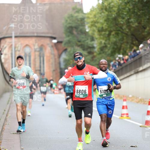 05.10.2025 - 20. swb-Marathon Bremen Michael Strokosch http://msf.ph/oto/9214839 05.10.2025 12:39:42 Laufen 1009, 6806, 5100 meine-sportfotos.de