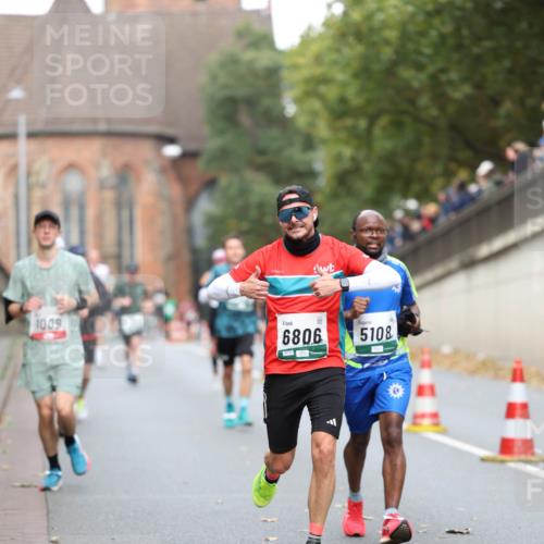 05.10.2025 - 20. swb-Marathon Bremen Michael Strokosch http://msf.ph/oto/9214840 05.10.2025 12:39:43 Laufen 1009, 6806, 5108 meine-sportfotos.de
