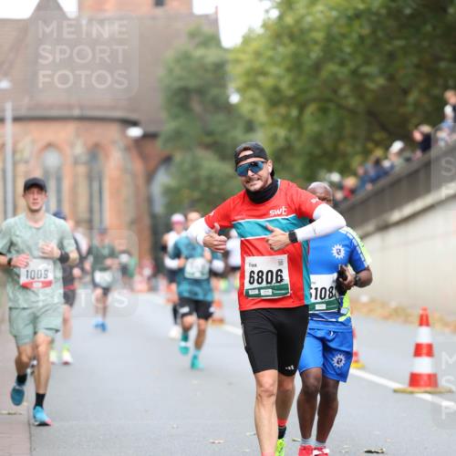 05.10.2025 - 20. swb-Marathon Bremen Michael Strokosch http://msf.ph/oto/9214841 05.10.2025 12:39:43 Laufen 1009, 6806, 108 meine-sportfotos.de